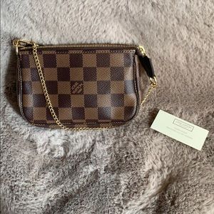 Louis Vuitton mini pochette